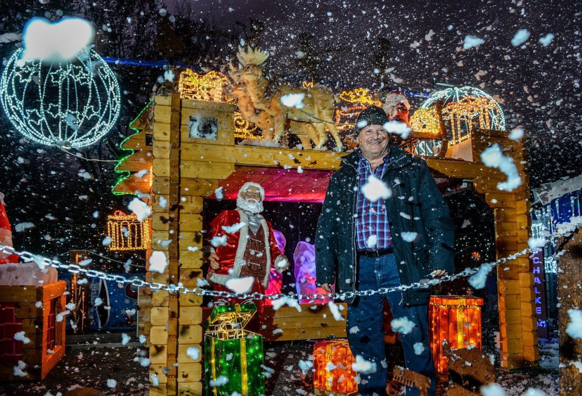 Adriano Gobbo mit seiner Weihnachtswelt