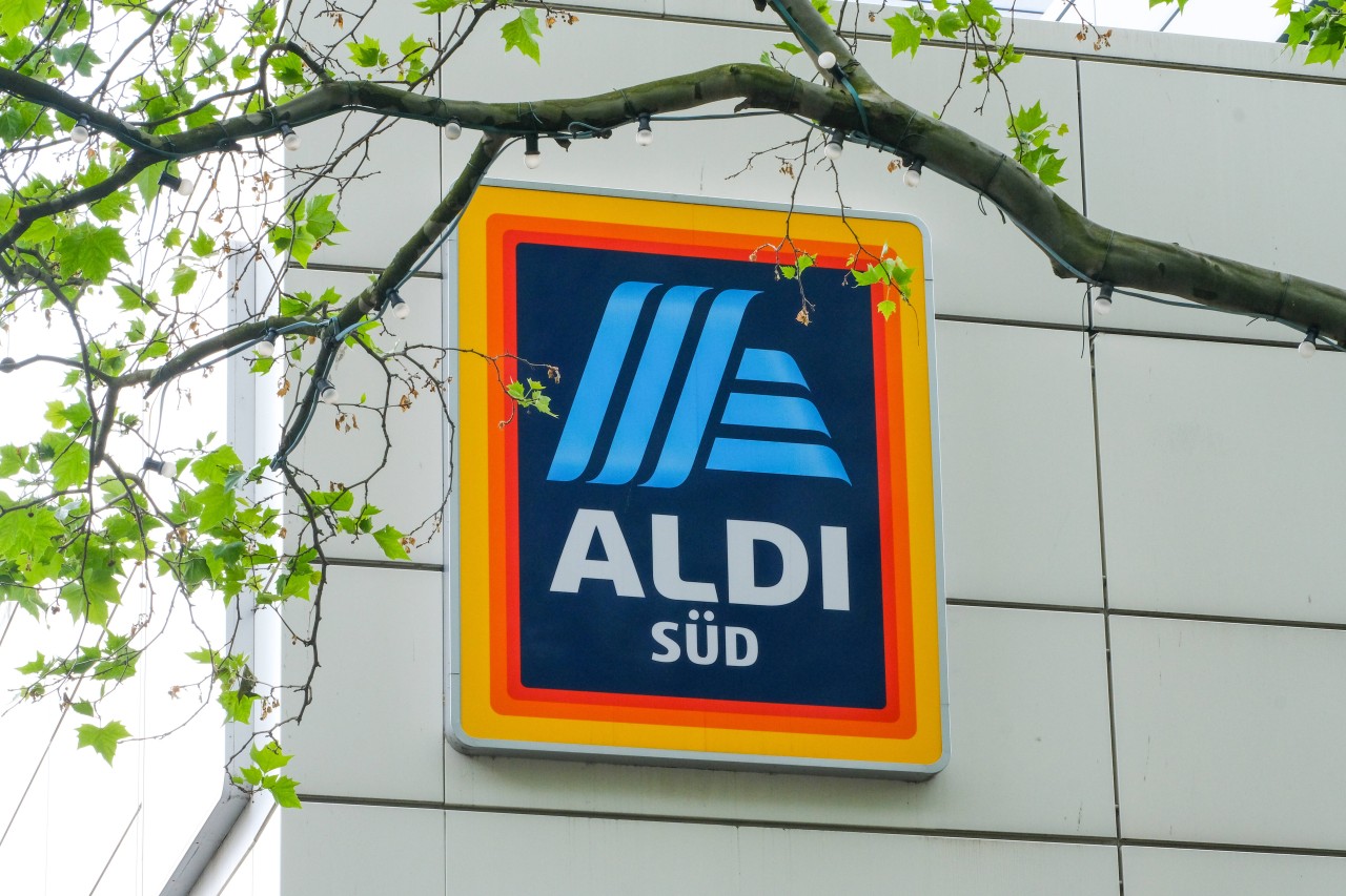 Aldi: Angestellter nimmt Kunden aufs Korn – und wird gefeiert (Symbolbild). 