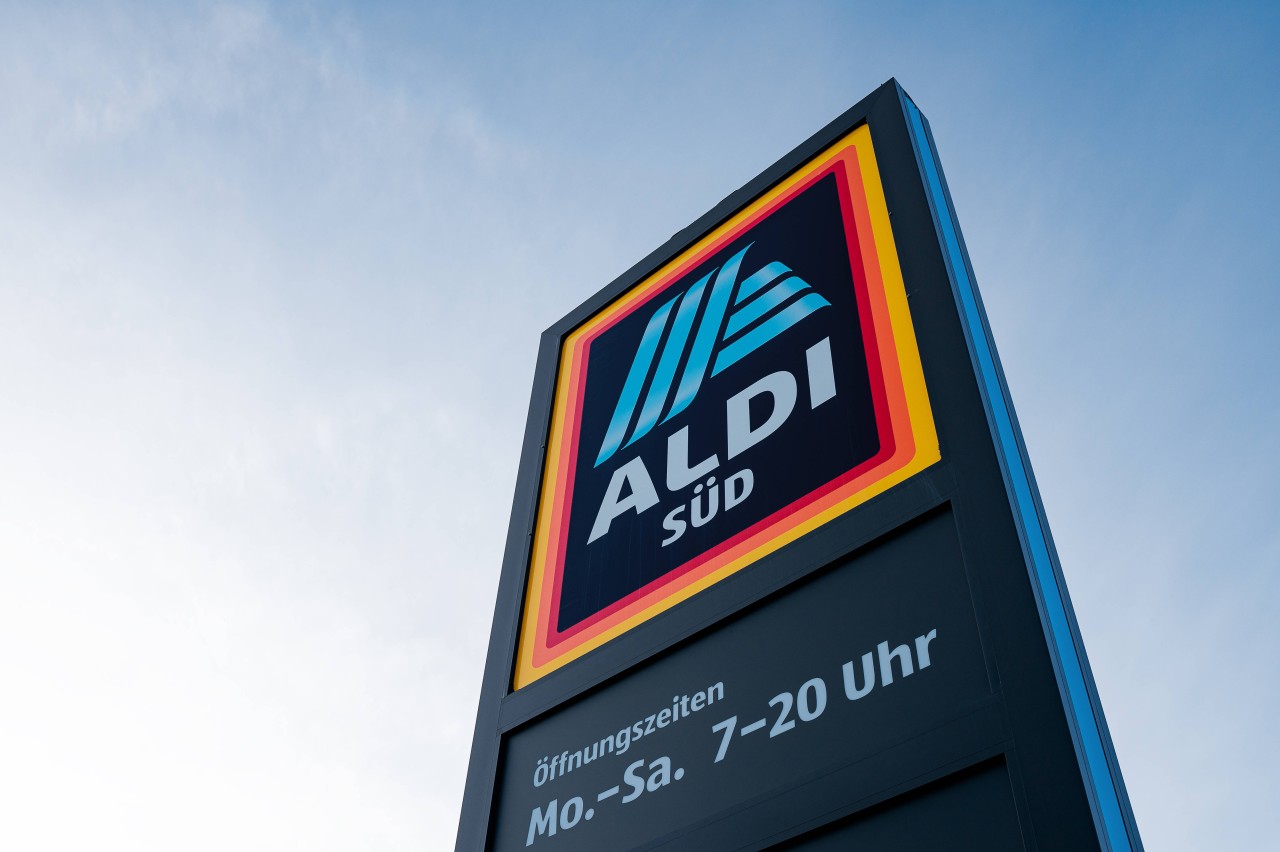 Aldi: Kann bald nicht mehr an den Kassen gezahlt werden? Der Discounter erklärt seine radikale Idee (Symbolbild). 