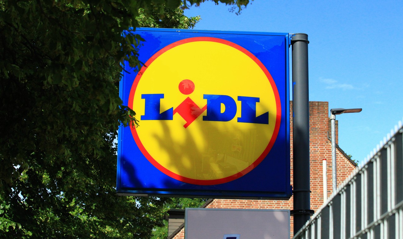 Aldi, Lidl und Co.: An Weihnachten kauft man am besten mit einer Einkaufsliste ein. 