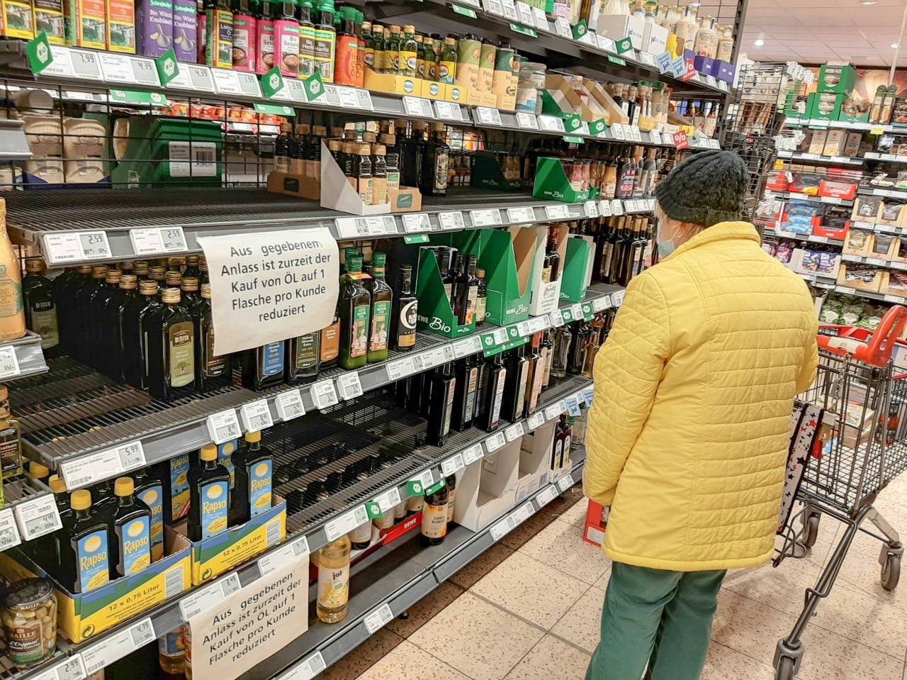 Kunden von Aldi & Rewe aufgepasst! Die Preise für Öl steigen weiter. (Symbolbild)