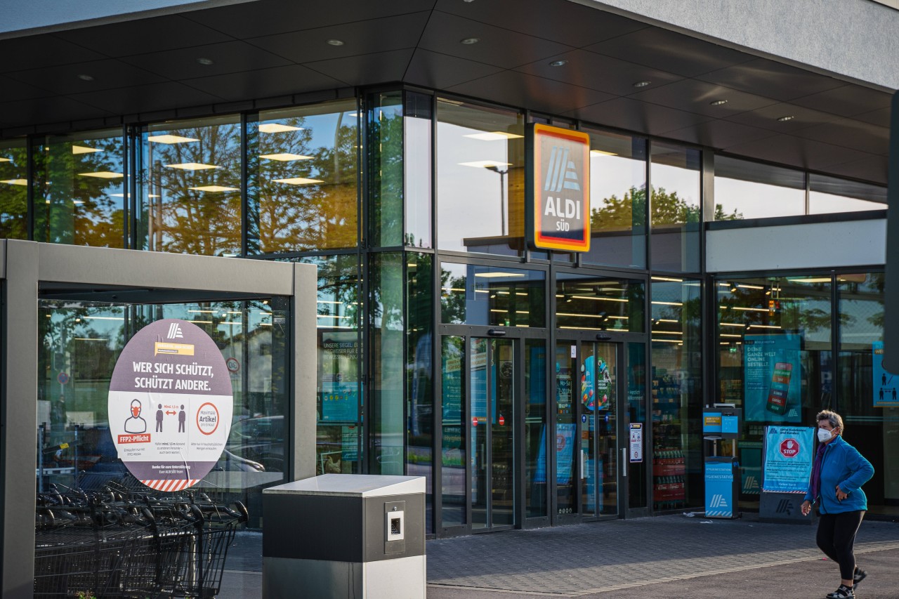 Bei Aldi soll ausgerechnet der graue Teppich am Eingang vor Dieben schützen. (Archivfoto)