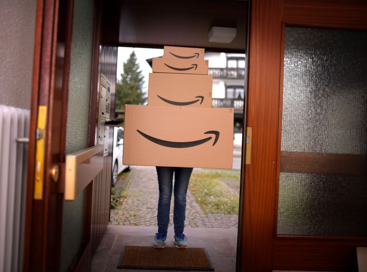 Um die Lieferung und Paketannahme wertvoller Pakete zu schützen, müssen Kunden von Amazon zukünftig ein Einmalpasswort vorlesen. (Symbolbild)