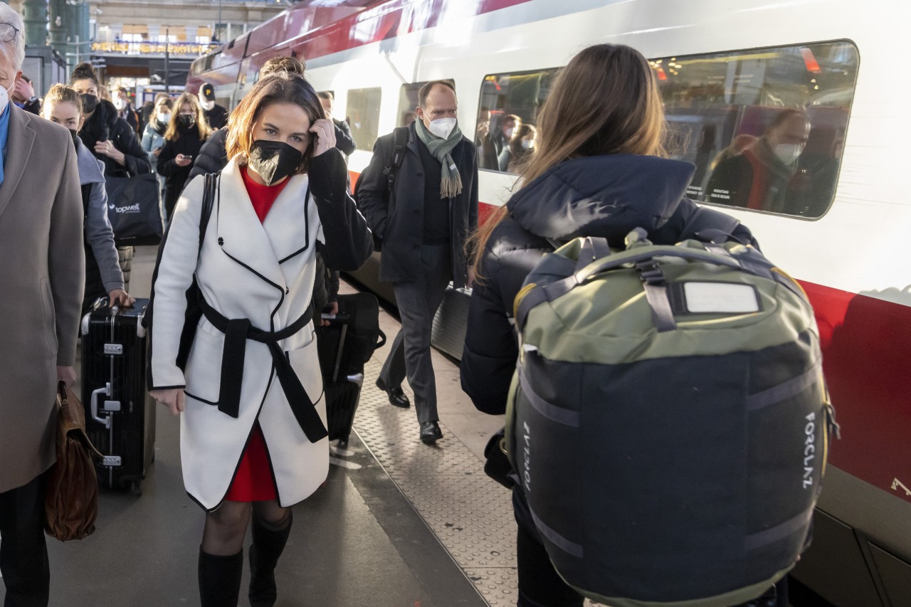 Tauchte am Bahnhof Nord in Paris auf: Annalena Baerbock auf Dienstreise. 