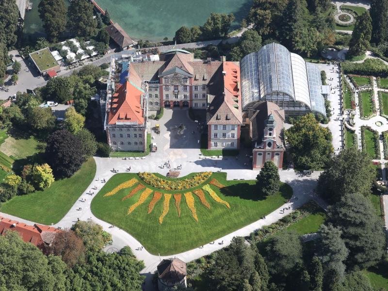 Auf der Blumeninsel Mainau startet am 18. März eine doppelte Jubiläumssaison. Die Geschäftsführerin der Mainau GmbH, Bettina Gräfin Bernadotte, hat ein "ein rauschendes Fest" angekündigt.