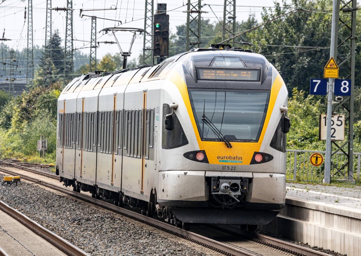 Bahn in NRW: Blödes Missverständnis? Frau attackiert Mann mit Pfefferspray - die Hintergründe sind bizarr