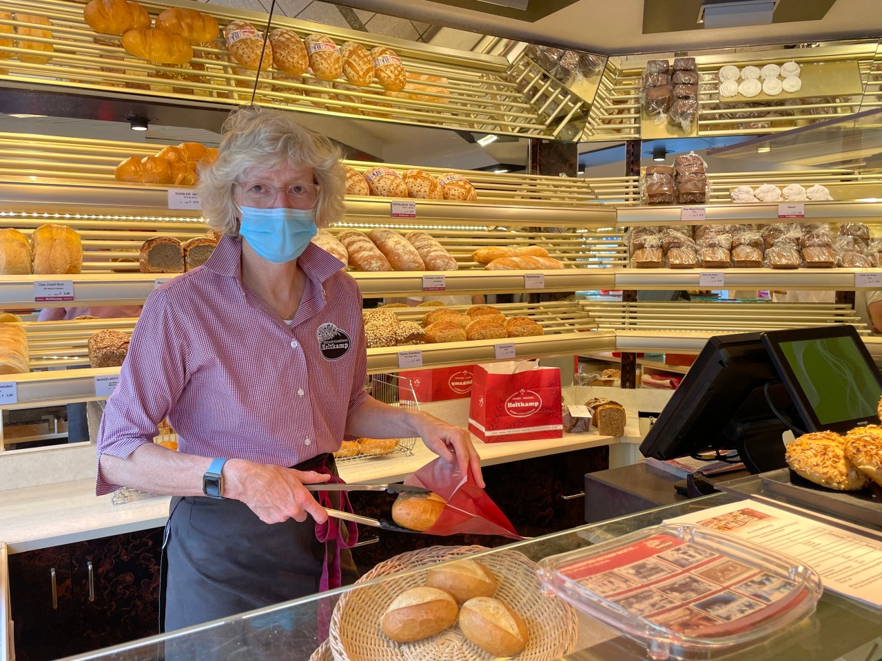 Wer bei Birgit Holtkamp ein Brötchen kauft, muss 35 Cent bezahlen - noch!