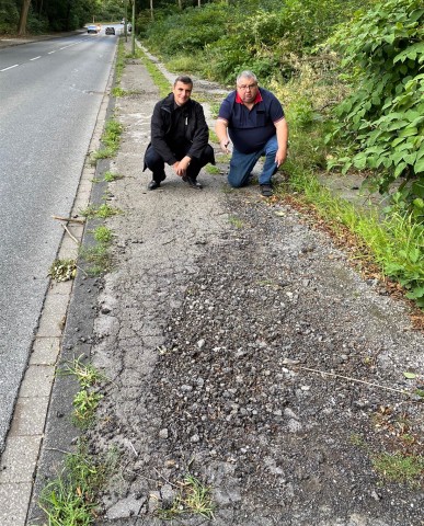 Viel zu schmal un dann auch noch überhaupt nicht in Schuss: der „Bürgersteig“ in der Twentmannstraße.