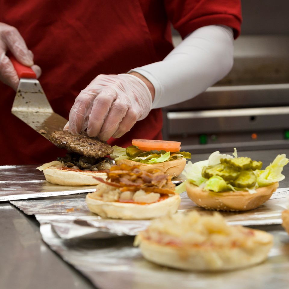 Bei „Five Guys“ stellst du dir deinen Lieblings-Burger zusammen.