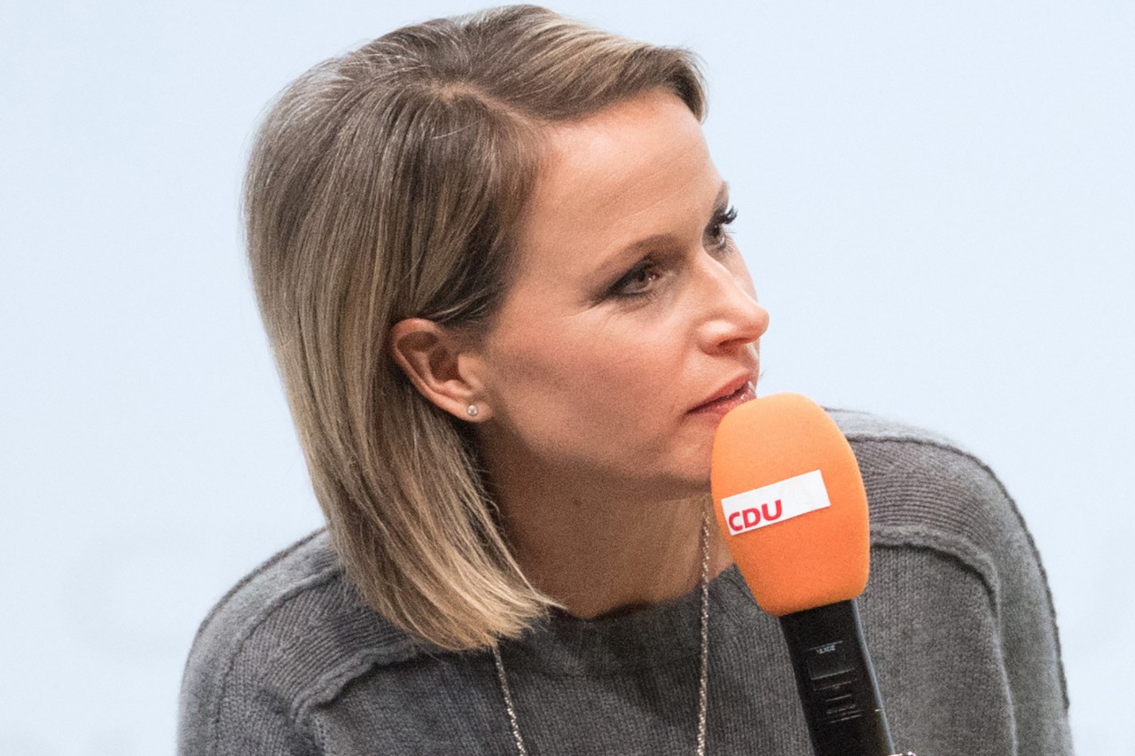 Moderierte schon zahlreiche CDU-Veranstaltungen: Claudia von Brauchitsch. Jetzt ausgerechnet auch das letzte Triell vor der Bundestagswahl auf Sat.1, ProSieben und Kabel Eins.