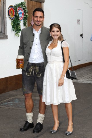 Cathy Hummels ist mit dem BVB-Spieler Mats Hummels verheiratet.