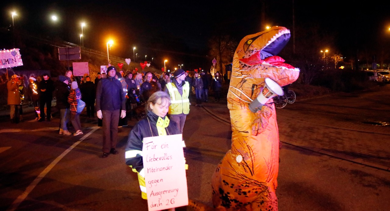 Der Corona-Dino mischt nicht nur die Straßen in Mülheim auf. Jetzt sorgte er auch für ordentlichen Wirbel im Rathaus.