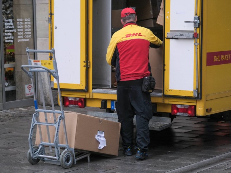 DHL.jpg