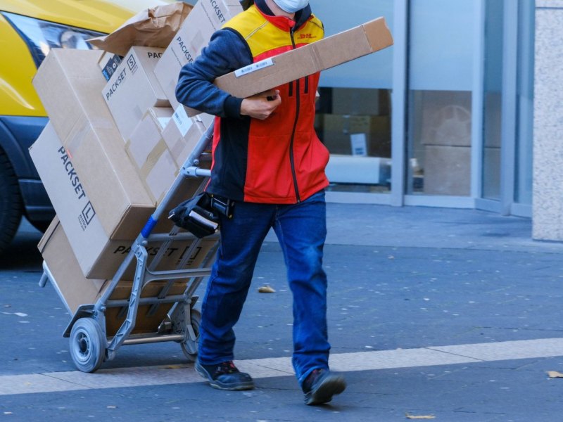 DHL.jpg