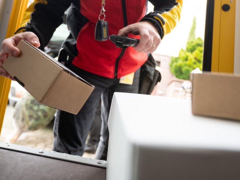 DHL.jpg