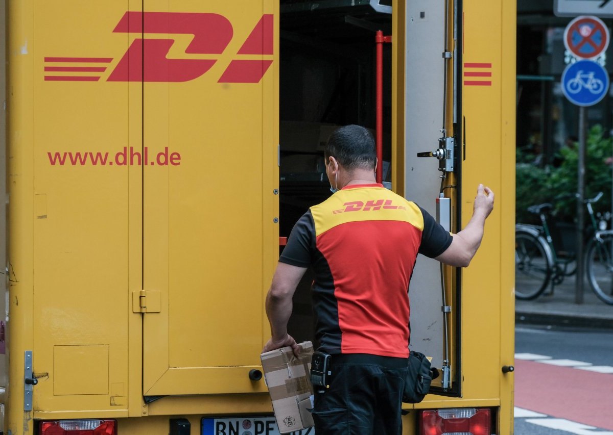 DHL