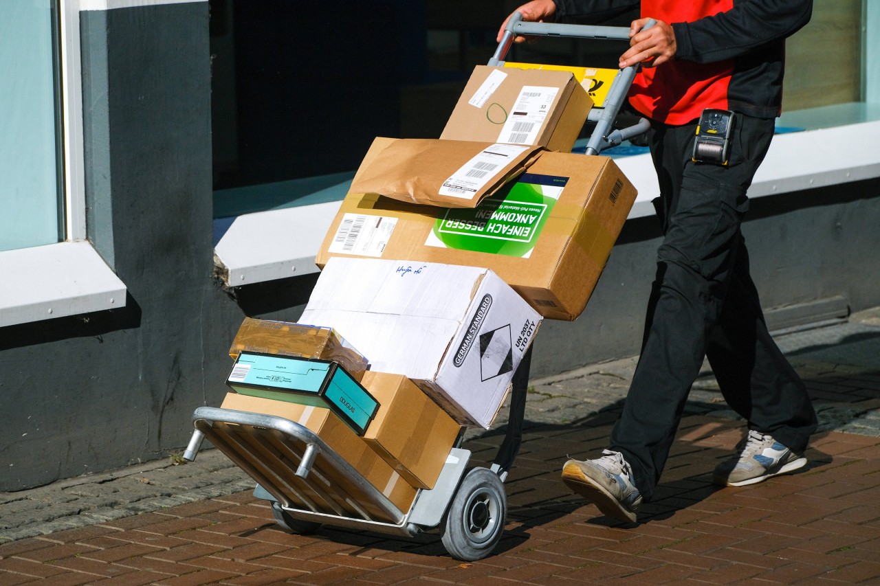 Vorsicht vor gefälschten Paketbenachrichtigungen von DHL! (Symbolbild)