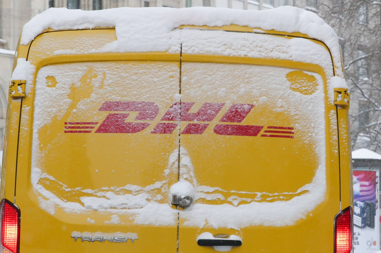 DHL: Mit diesem leichten Trick kannst du dich an der langen Schlange in der Filiale vorbeischummeln (Symbolbild). 