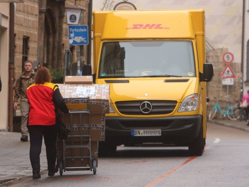 DHL Paketbotin