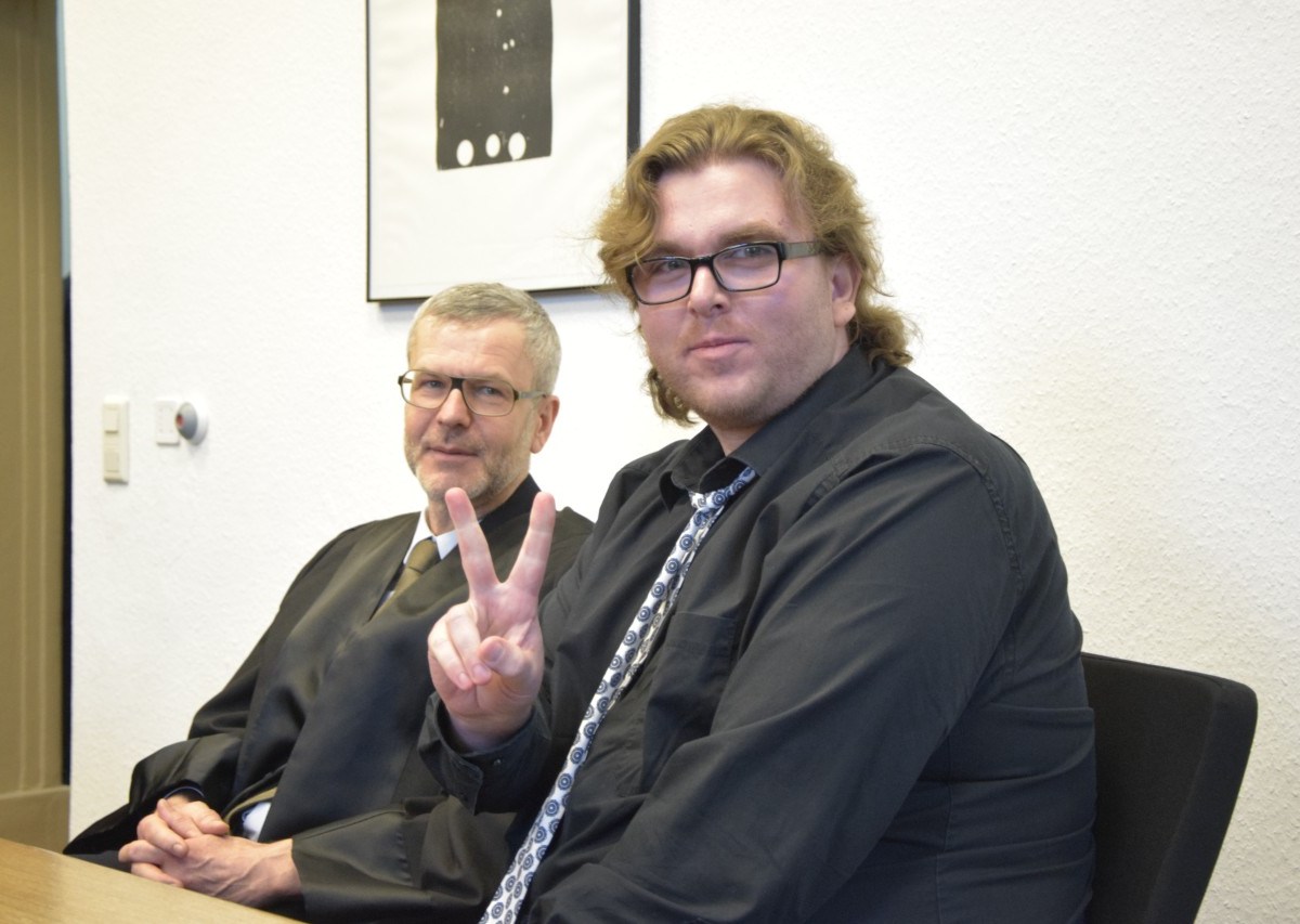 Gerrit Starcezwski (rechts) mit seinem Verteidiger Heiko Fleischer (48).