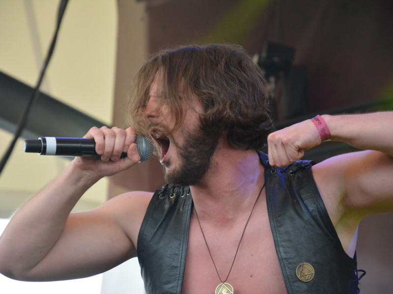 Die Band Ketzer bei ihrem Auftritt im Amphitheater Gelsenkirchen. Dort fand wieder das Rock Hard Festival statt.