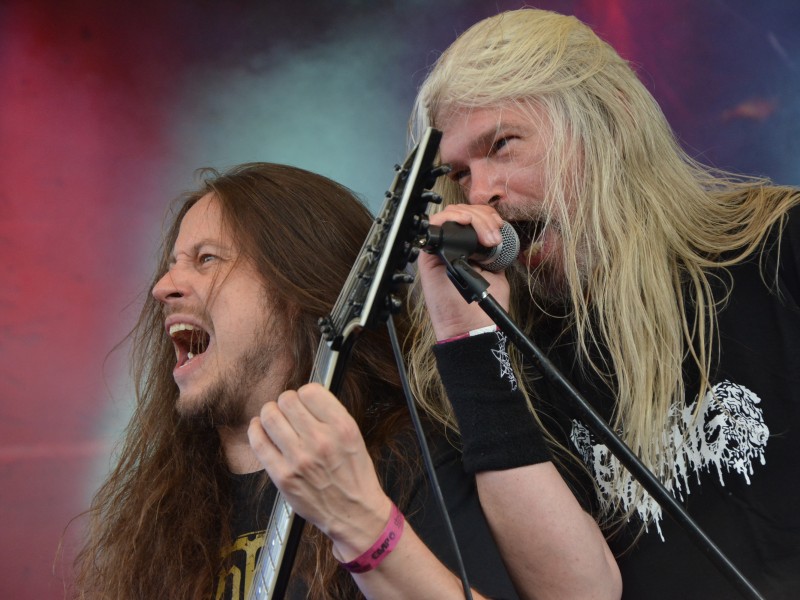 Die Band Asphyx bei ihrem Auftritt im Amphitheater Gelsenkirchen. Dort fand wieder das Rock Hard 
Festival statt.