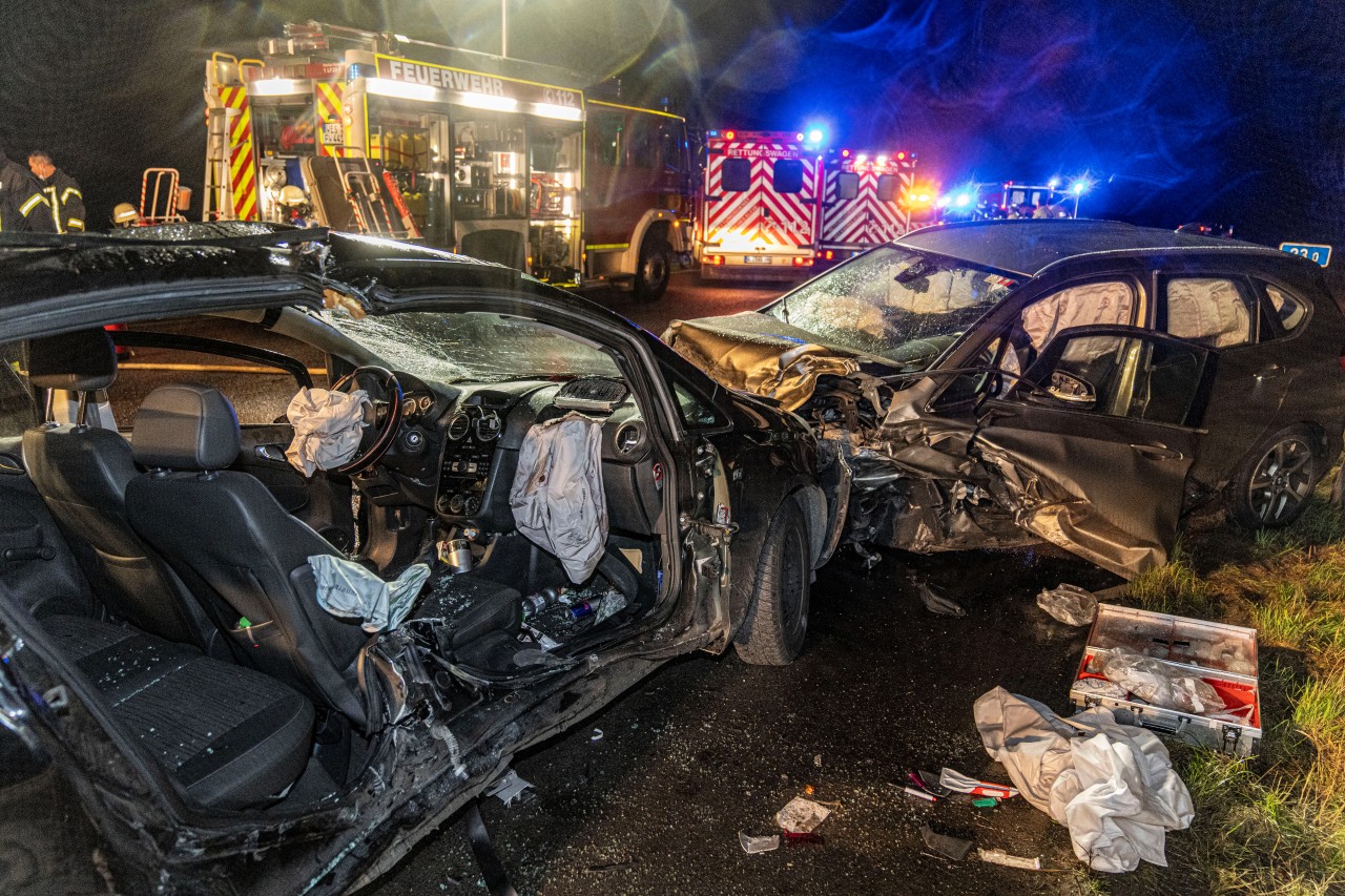 NRW: Verkehrsunfall auf der A57 Sonsbeck.