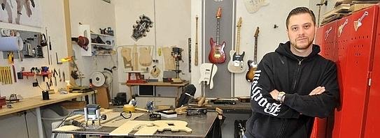 Daniel Schippers _ Guitar maker_4--543x199.jpg