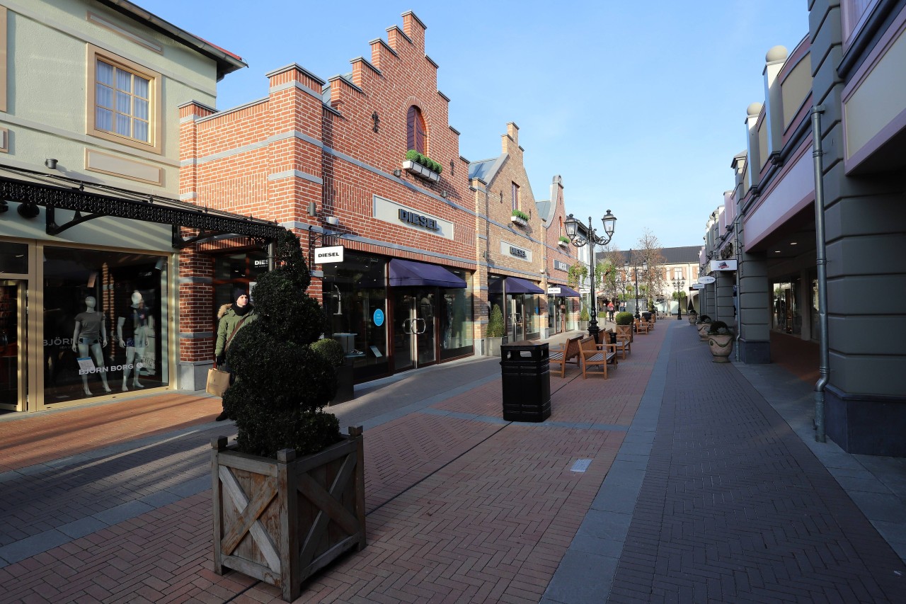 Ins Designer Outlet nach Roermond kannst du an beiden Feiertagen zu Pfingsten fahren. 