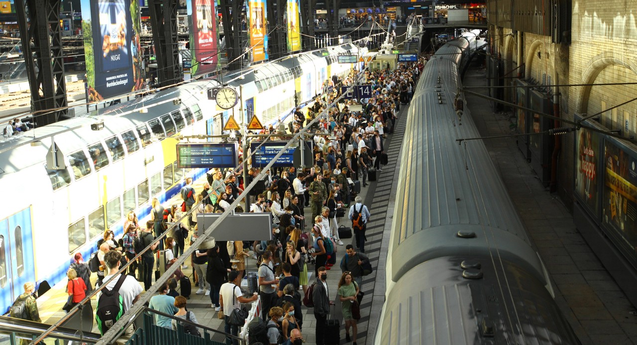 Die Deutsche Bahn erwartet einen großen Andrang zu den Feiertagen und reagiert. (Symbolbild)