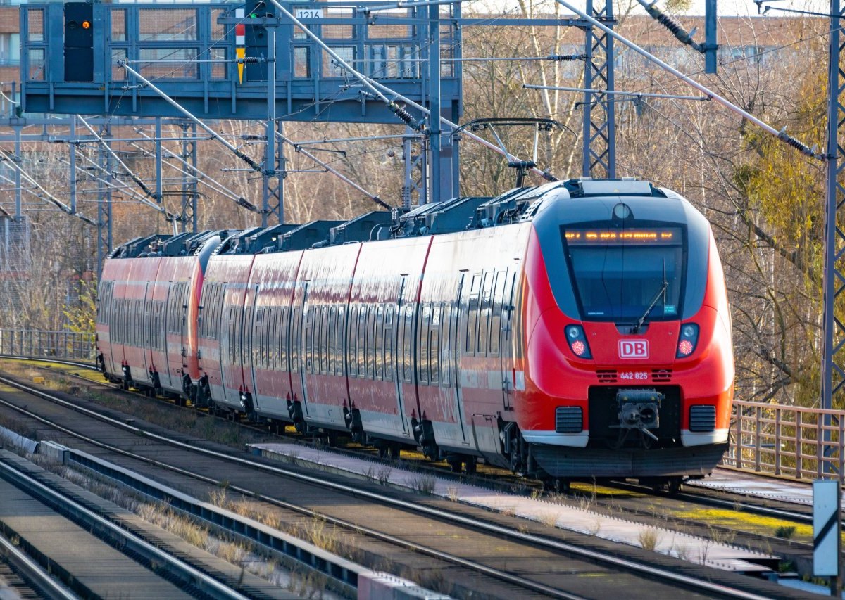 Deutsche Bahn Berlin (imago Rüdiger Wölk).jpg