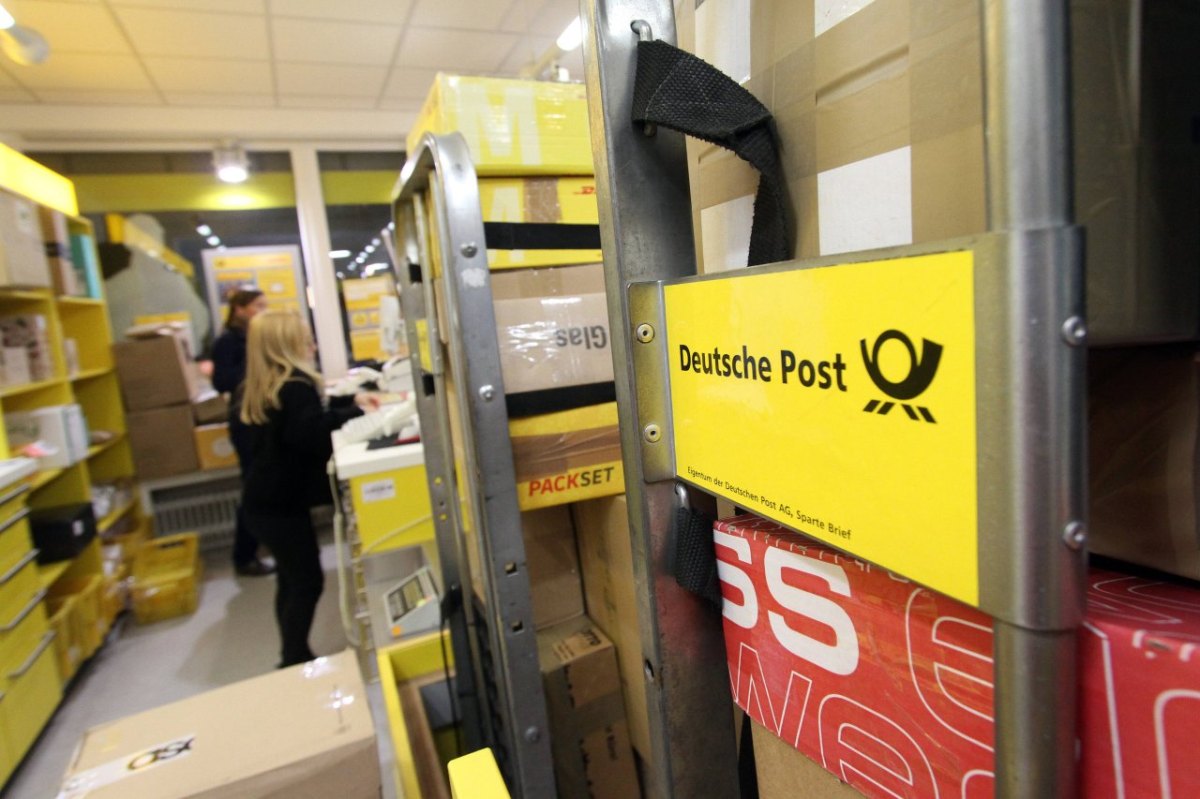 Deutsche Post-päckchen-briefmarke.jpg