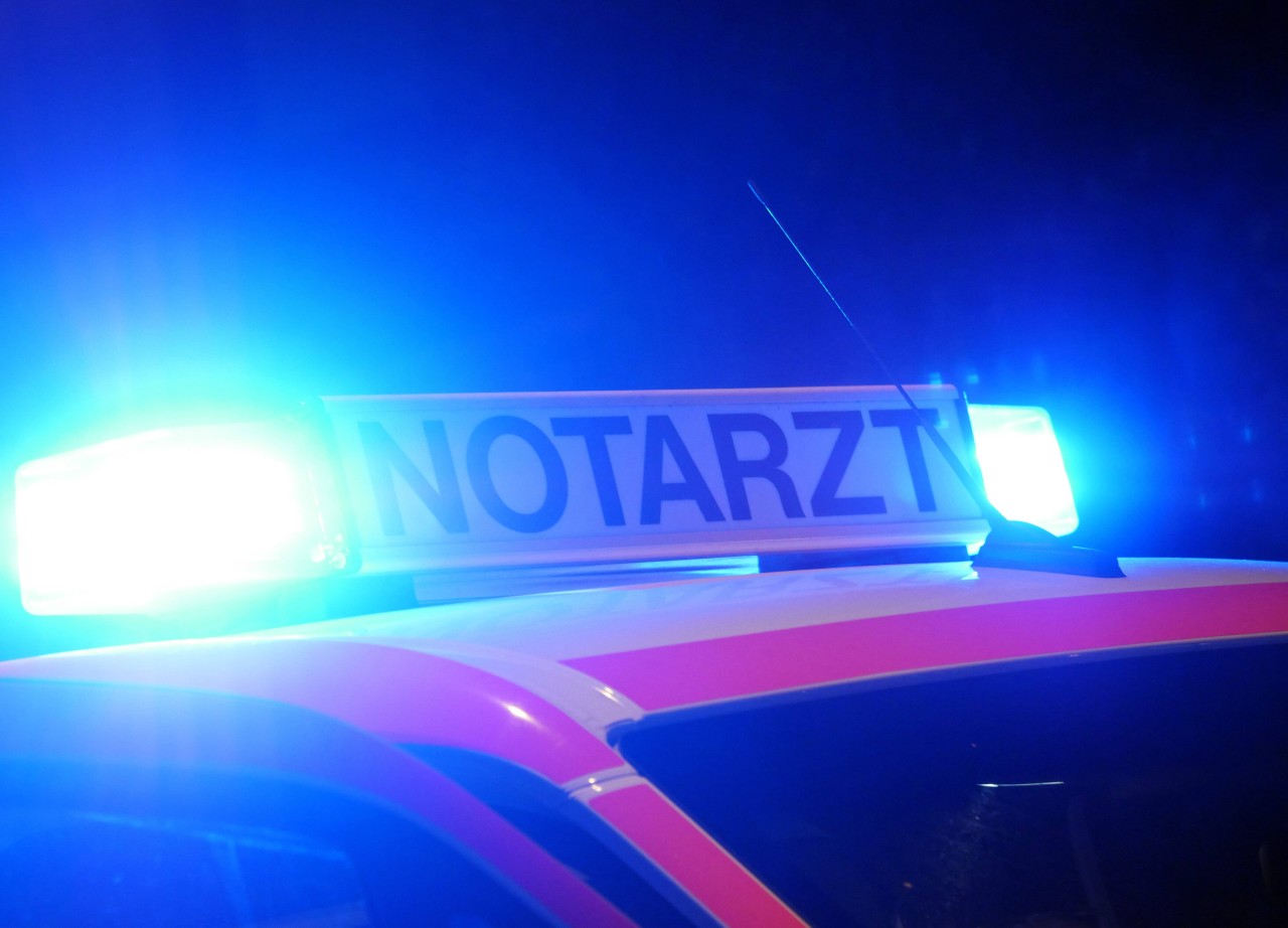 Nachdem bei einem Streit in Dortmund in der Nacht zum Dienstag Schüsse gefallen waren, musste ein 21-Jähriger verletzt ins Krankenhaus gebracht werden. (Symbolbild)