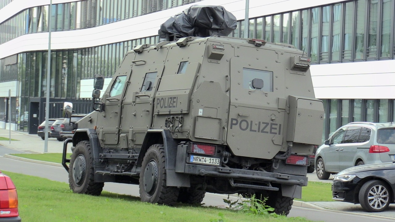 Ein Panzerwagen aus Essen ist ebenfalls im Einsatz.