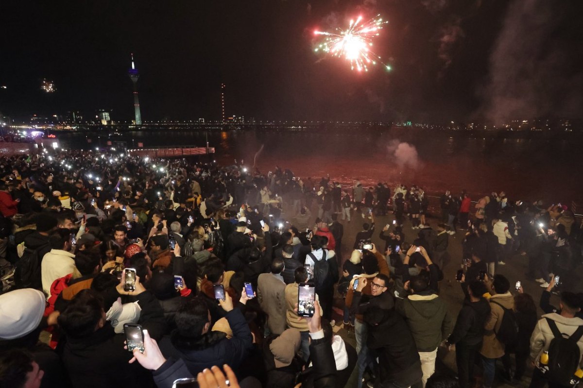 Düsseldorf: Schock kurz vor Jahreswechsel – Polizist stirbt bei Silvester-Einsatz