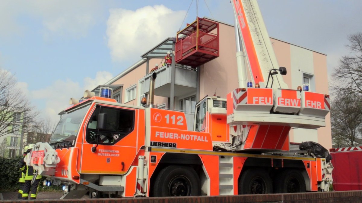 Düsseldorf-Übergewicht-Feuerwehr.JPG