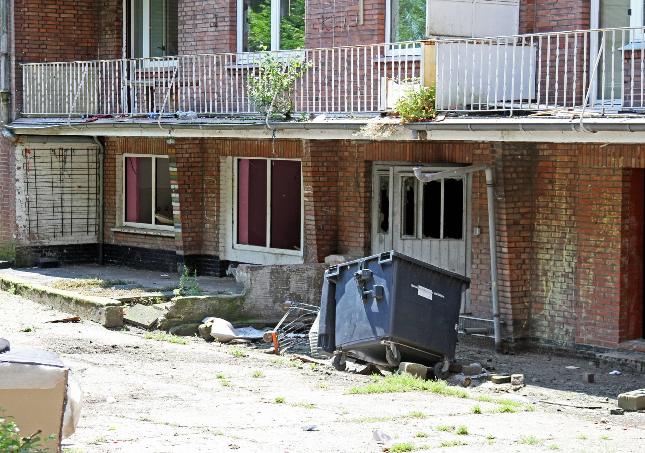 Duisburg: Das "Problemhaus" machte nicht nur optisch seinem Namen alle Ehre. 