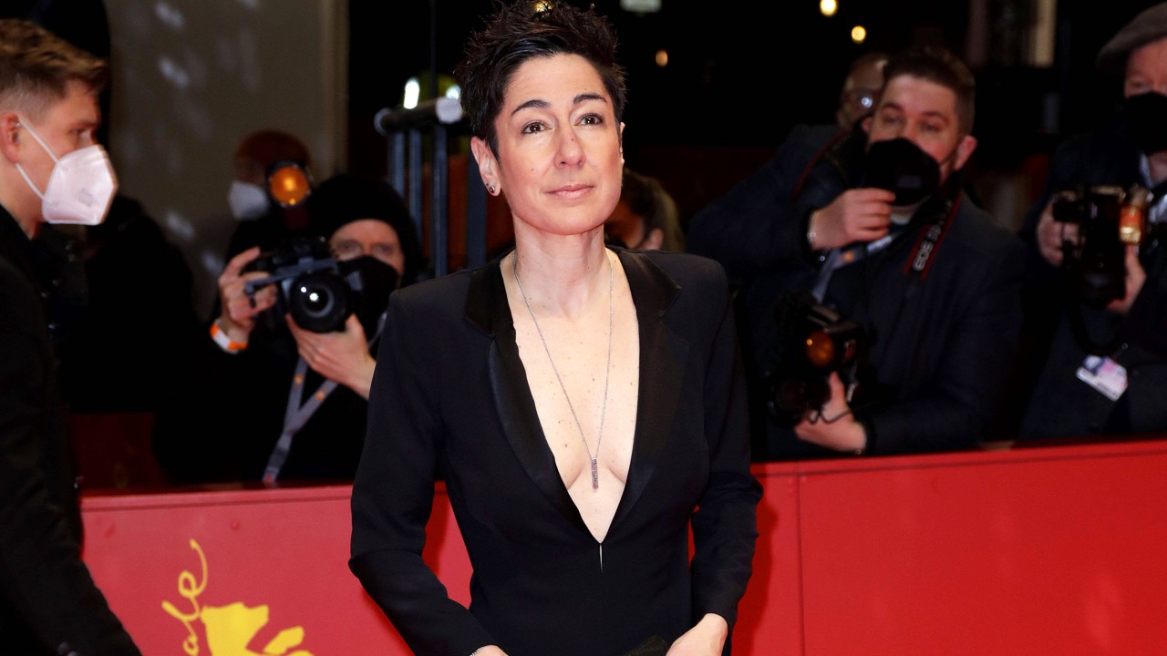 Dunja Hayali auf dem roten Teppich der Berlinale 2022 am 10. Februar.