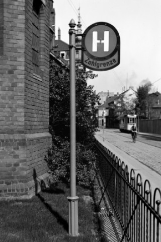 Haltestellenschild an der Kronprinzenstrasse, wohl um 1930.