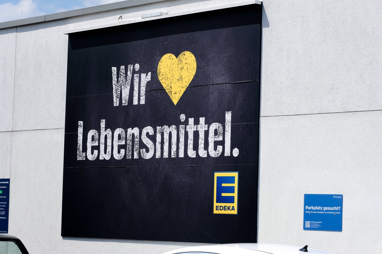 Der allgemein bekannte Slogan von Edeka wurde in der Filiale durch einen eher untypischen Spruch getauscht. (Archivbild) 