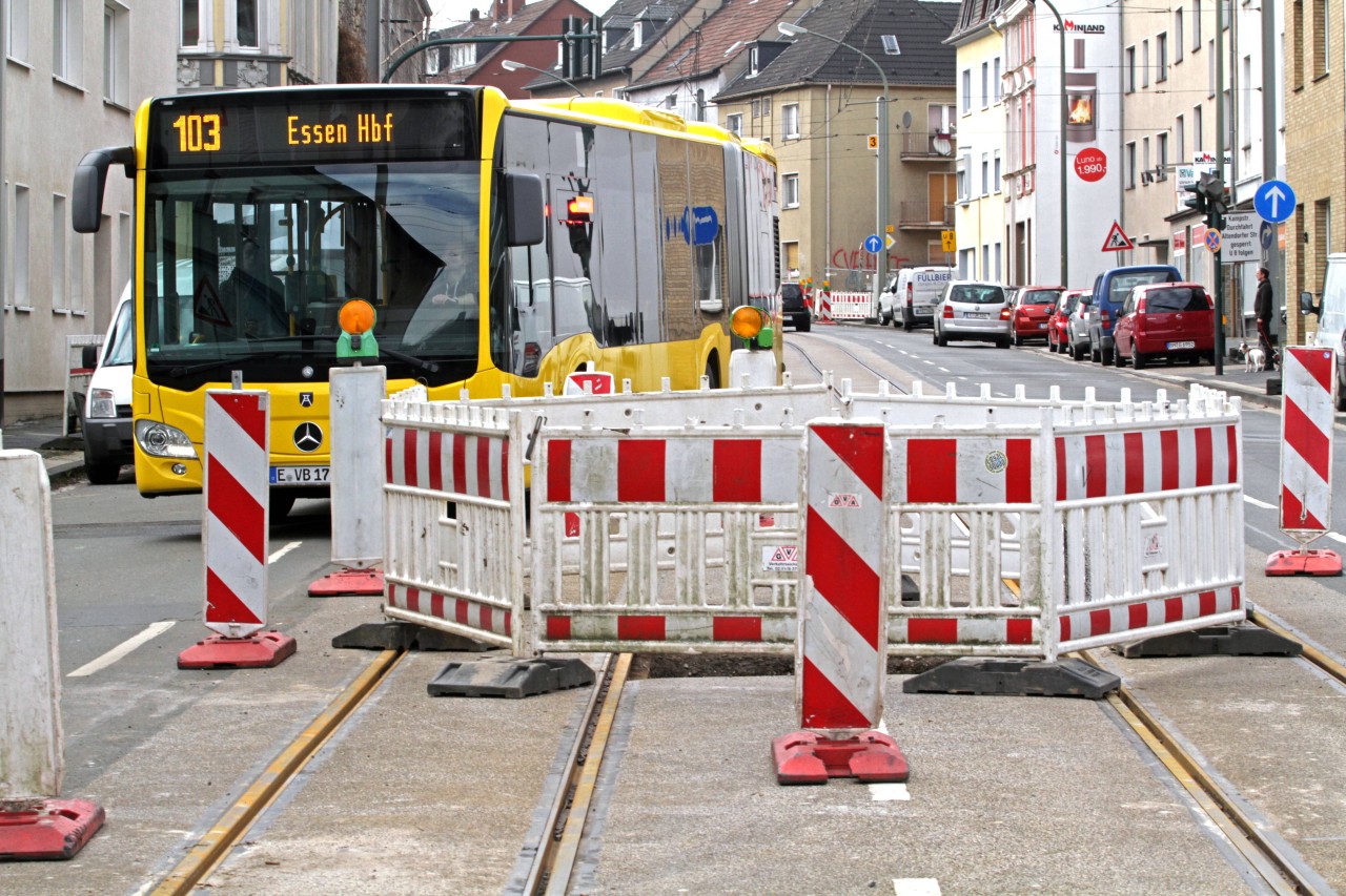 Ab April werden Busse die Linien RE 2 und RE 42 zwischen Essen Hauptbahnhof und Gelsenkirchen Hauptbahnhof umleiten. (Archivbild)