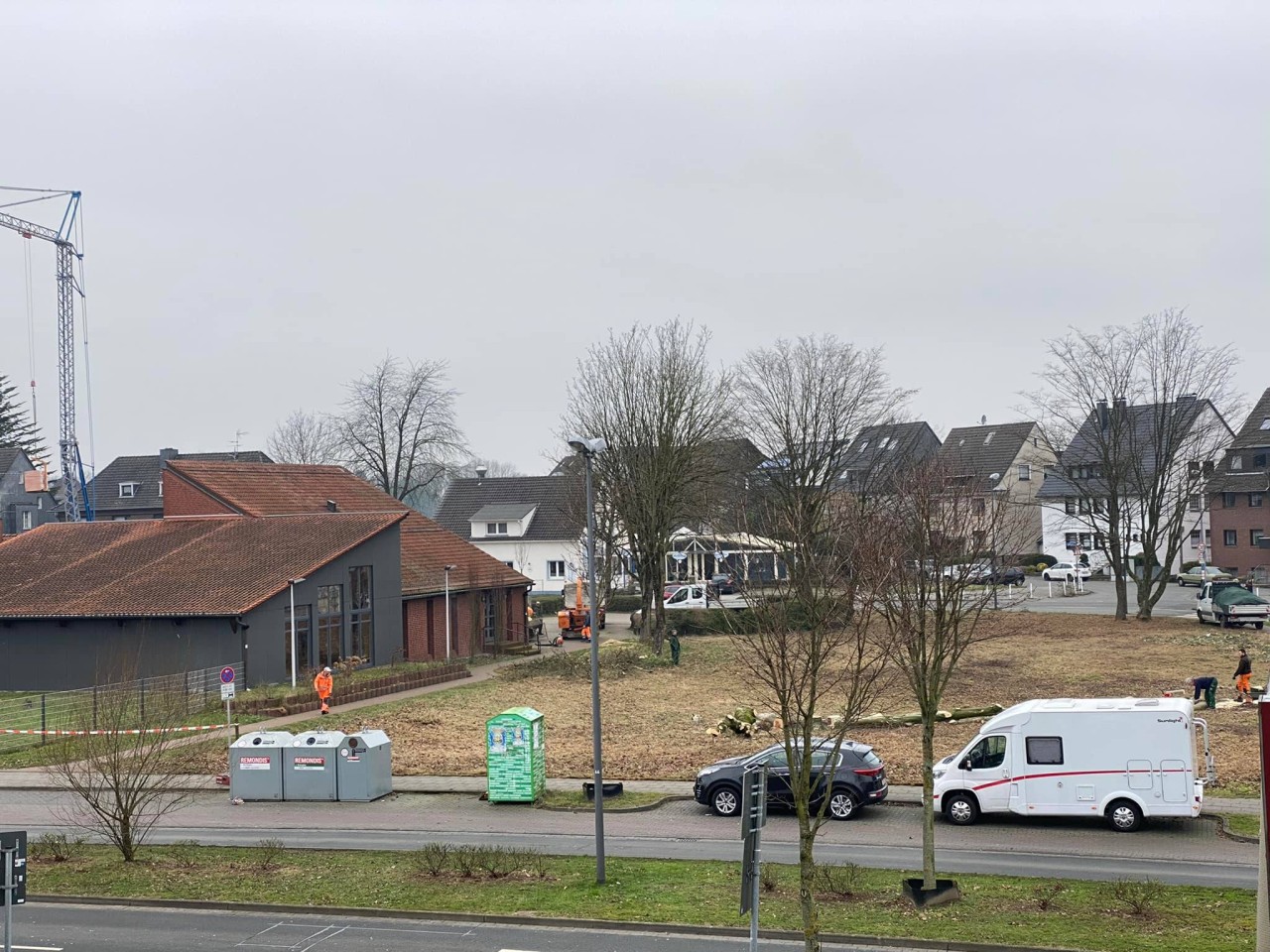 Die Vorbereitungen für den Bau einer Kita in Essen laufen. Erste Bäume wurden gefällt.