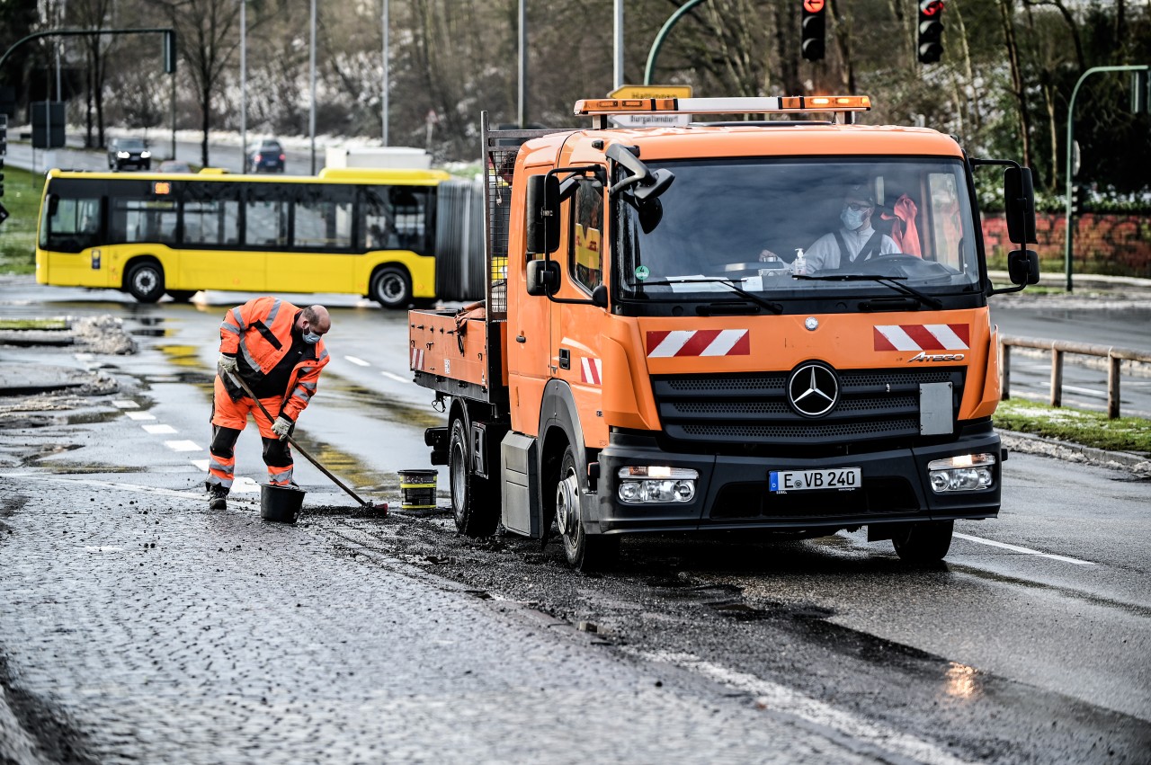 Essen: Wegen Bauarbeiten droht auf der Ruhrallee tagelang Stau. (Archivbild)