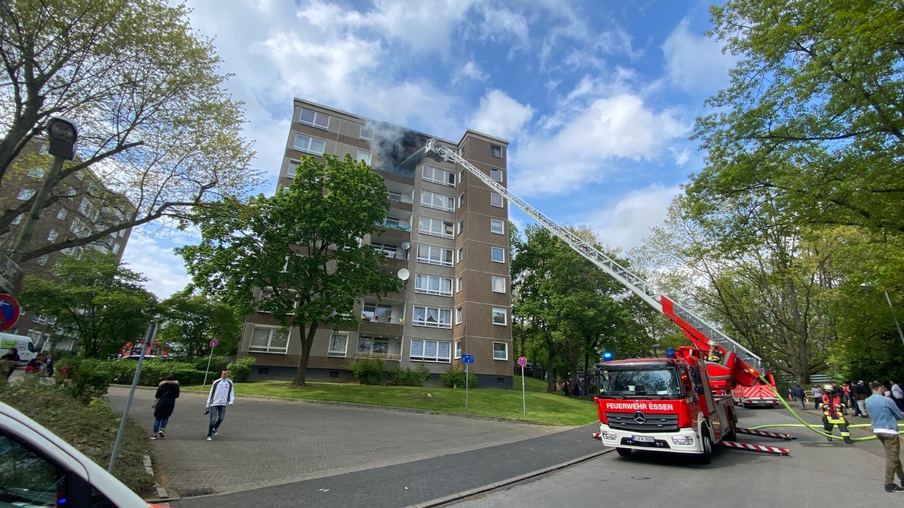 In einem Hochhaus in Essen hat es auf einem Balkon gebrannt. 