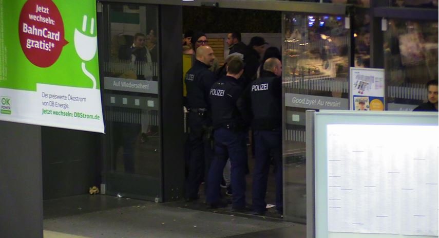 Essen-Hauptbahnhof-Zombiewalk.JPG