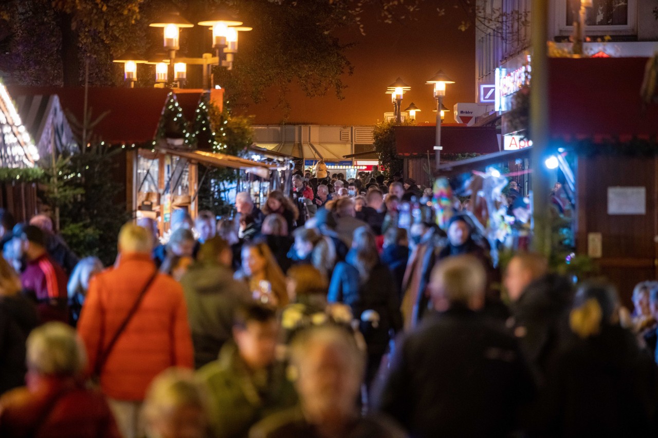 Essen: Der Weihnachtsmarkt in Steele war am vergangenen Freitag sehr gut besucht.