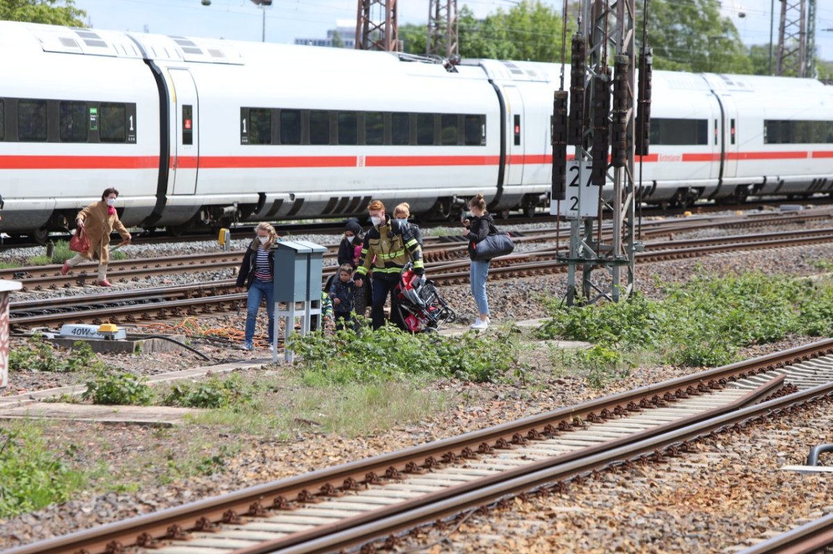 Essen_zug menschen.JPG