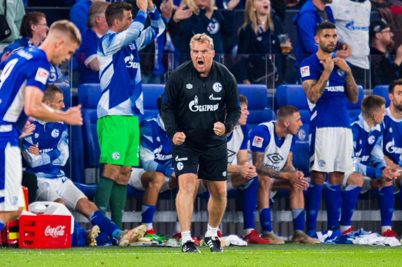 Kann der FC Schalke noch die Kurve im Aufstiegskampf kriegen? Trainer Mike Büskens redet Klartext. (Archivbild)