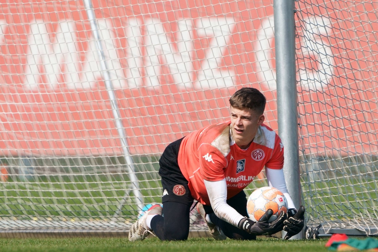 Steht Finn Dahmen demnächst im Schalke-Tor?