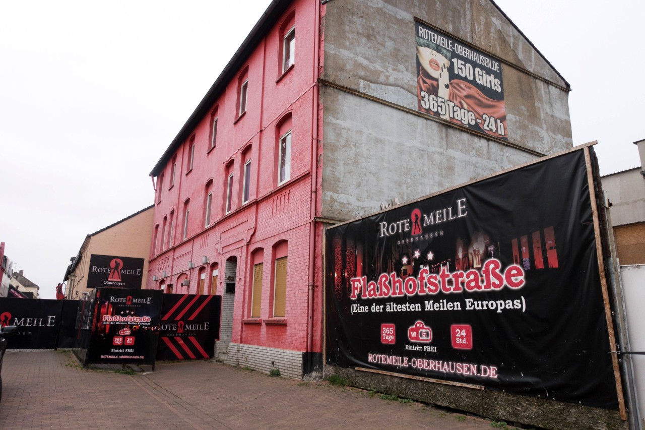 Die Flaßhofstraße in Oberhausen, ein bekanntes Rotlicht-Viertel.